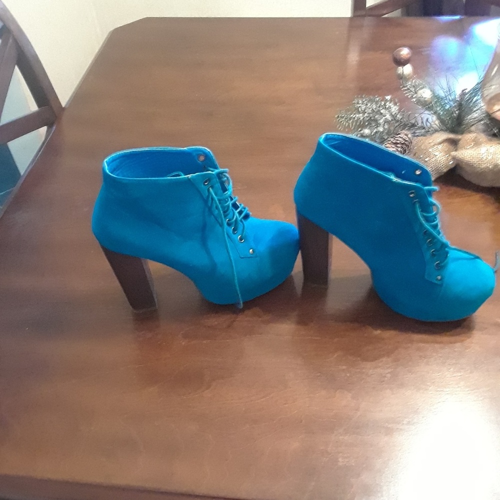 Boots - Picture 3 of 3