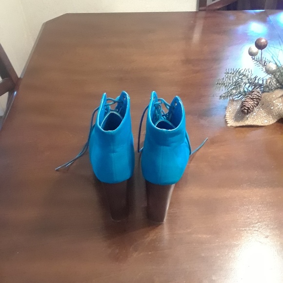 Boots - Picture 2 of 3