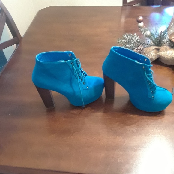 Boots - Picture 3 of 3