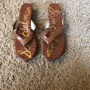 7 1/2 Sam Edelman flip flops