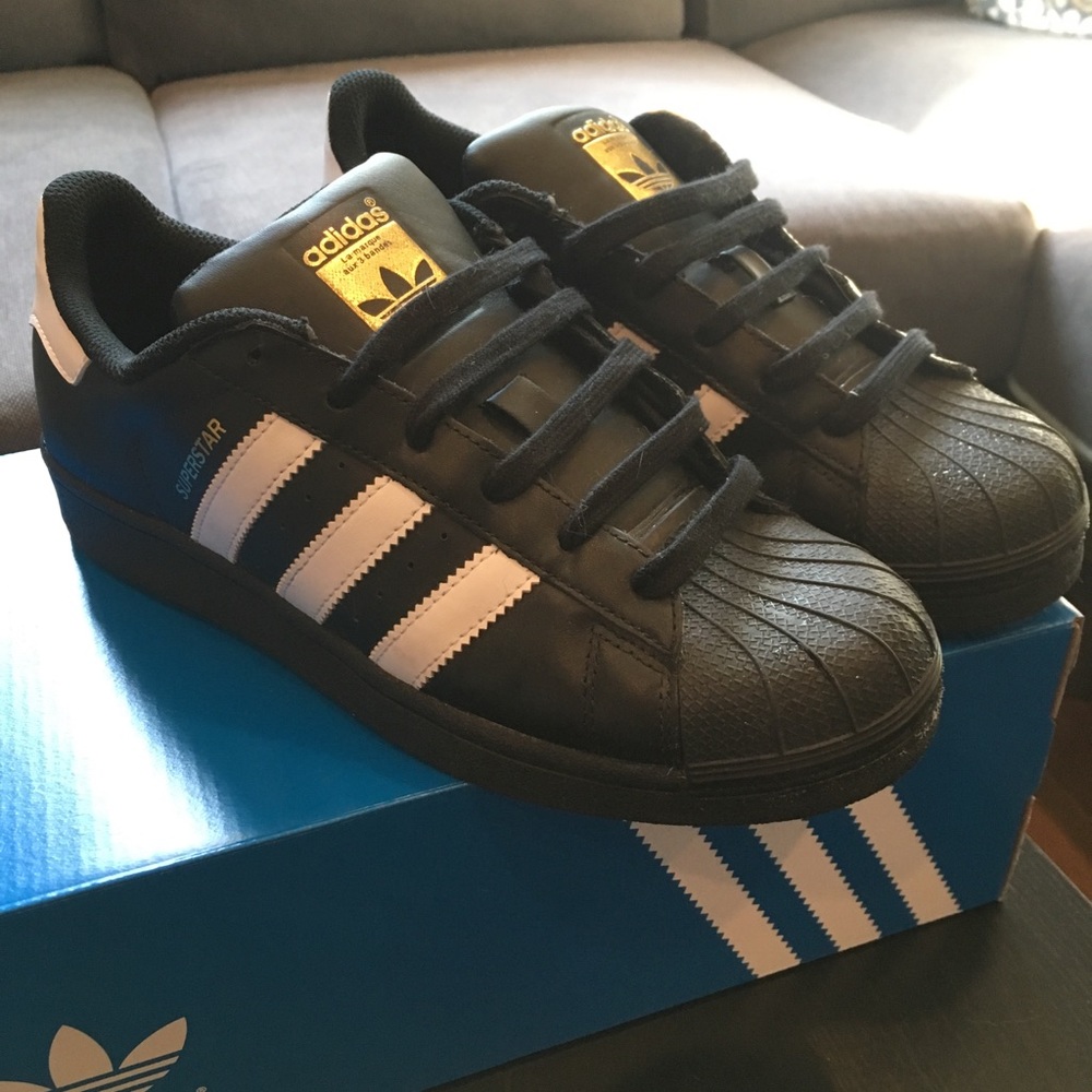 Black Adidas Superstar Tennis shoes/trainers