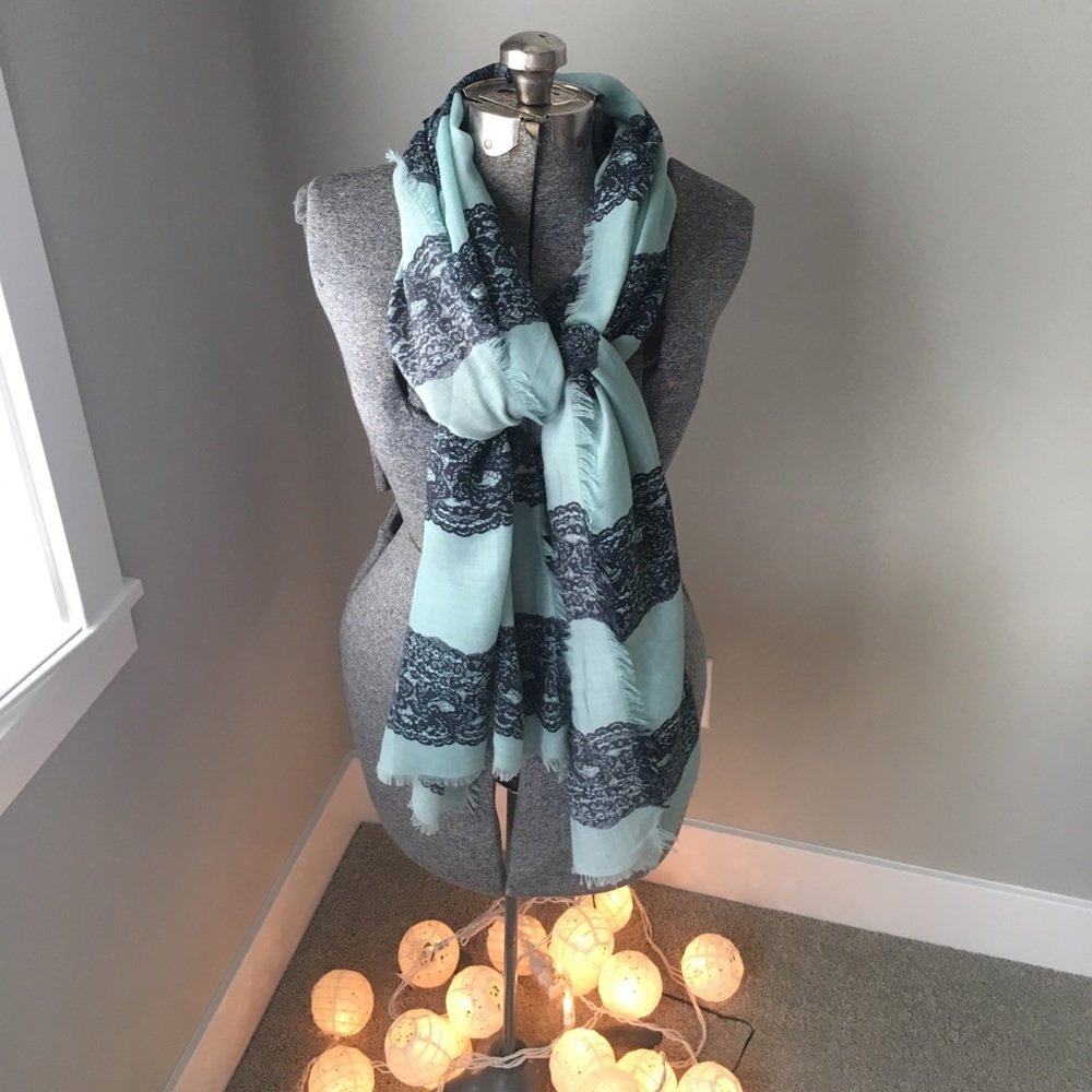 Lace print scarf