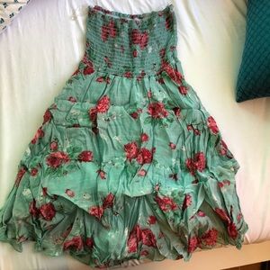 Scrunched strapless floral mini dress 👗🌹