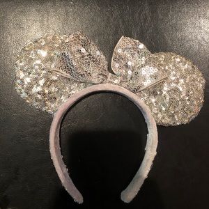 Minnie Mouse ears