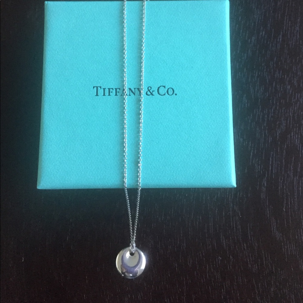 Tiffany & Co. Elsa Peretti round pendant