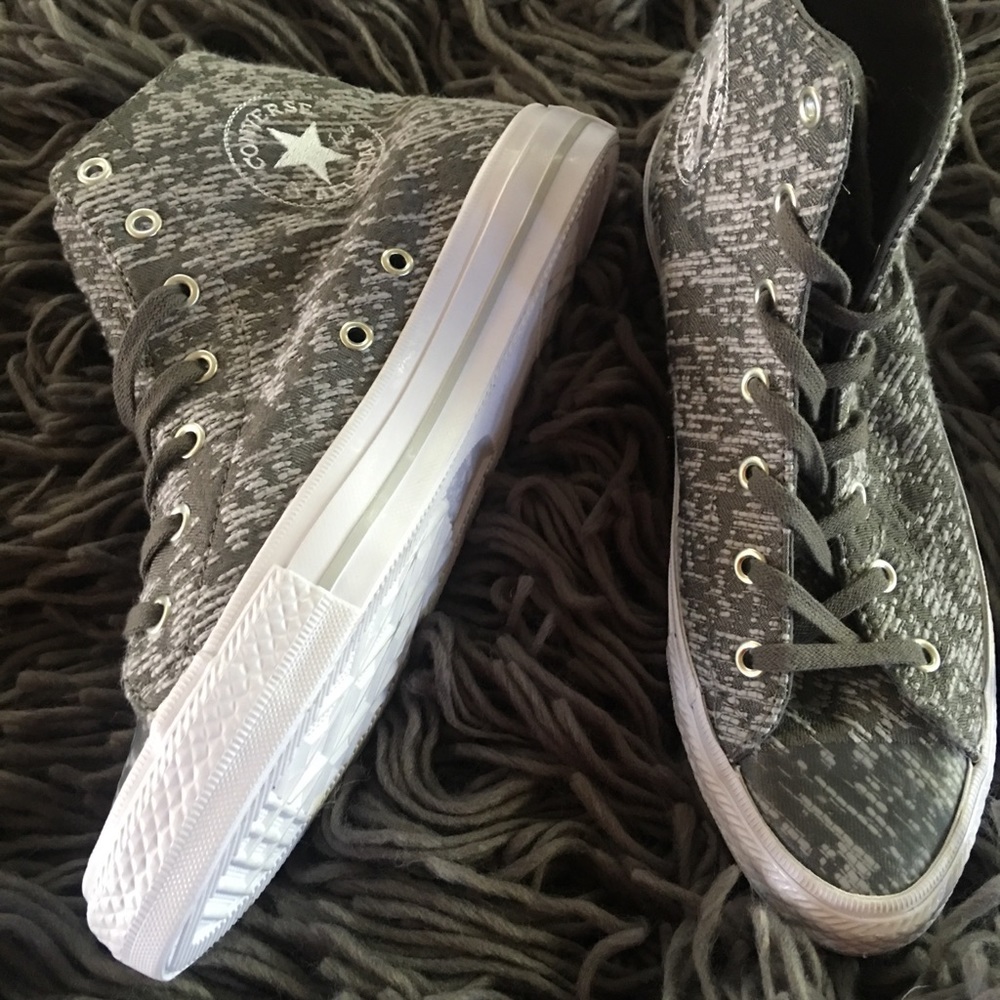 Converse - NEW!✨