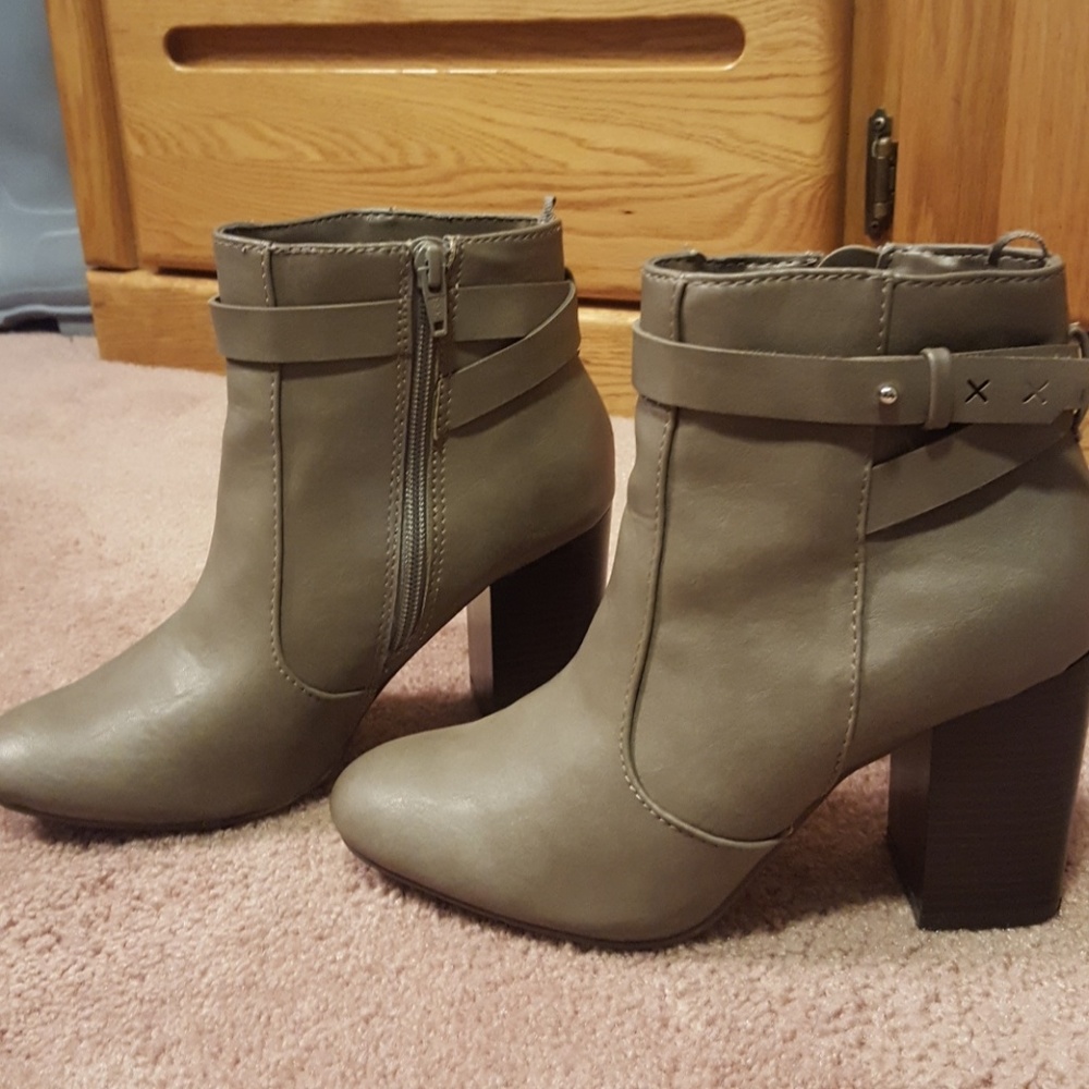 Taupe ankle boots size 8
