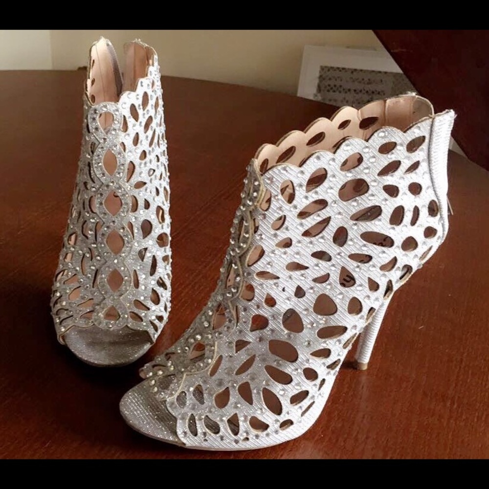 💎 Glam Zigi Soho Darlah Webbed Booties 💎