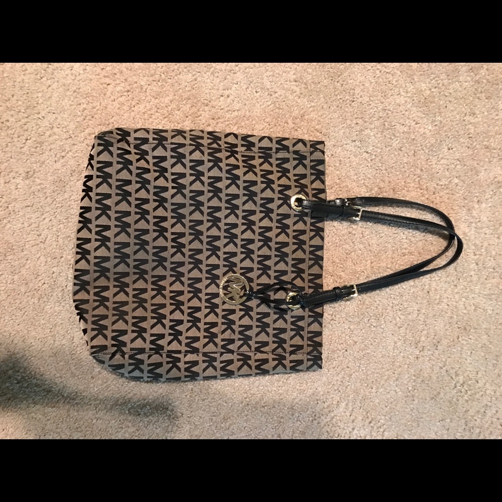 🎀 Original Michael Kors Signature Jet Set Tote 🎀