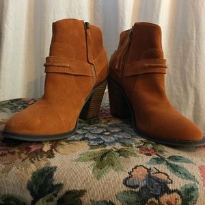 FALL LEATHER BOOTS! Brand new!