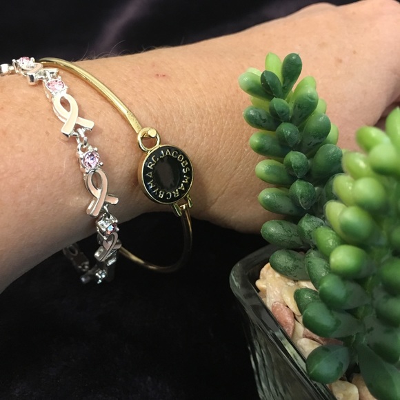 New Marc by Marc Jacobs goldtone signature bangle - Picture 3 of 4