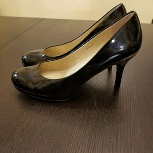 Tahari Wilma black patent leather stiletto pumps