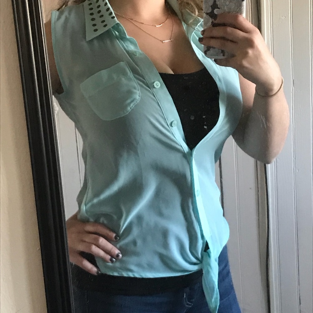 Mint sleeveless dress shirt