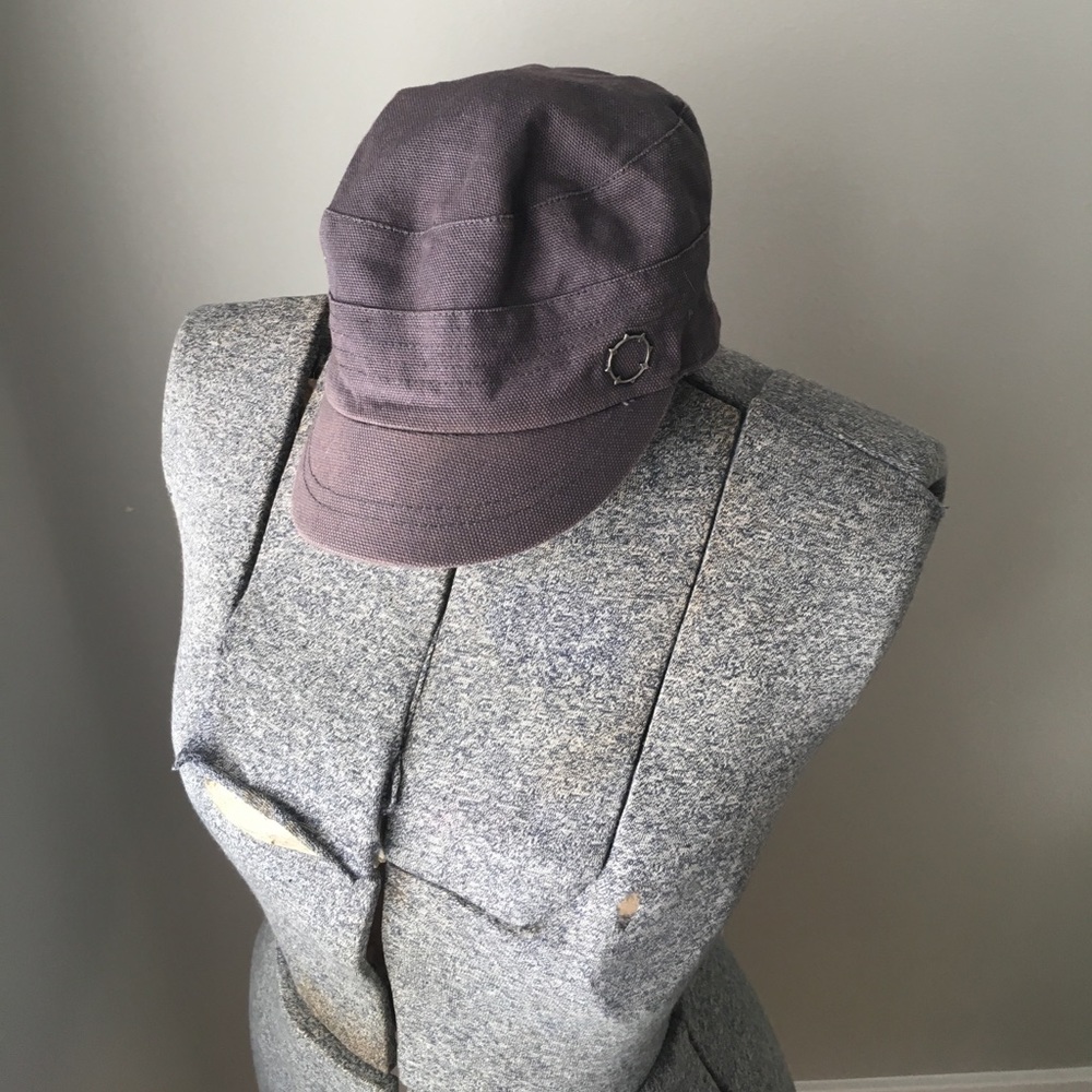 Grey hat