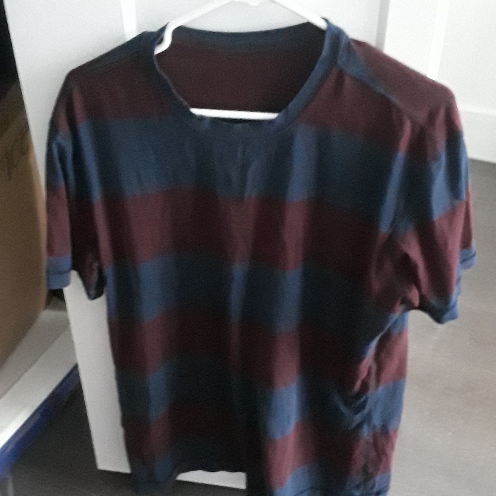 Lululemon red and blue crew