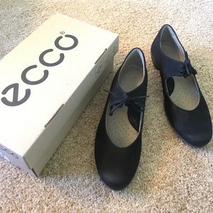 Ecco 9 - 9.5 black suede sculptured mary jane