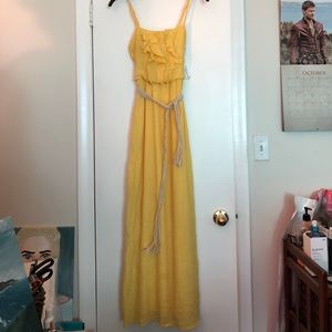 Yellow maxi with ruffled front and beige tie👗