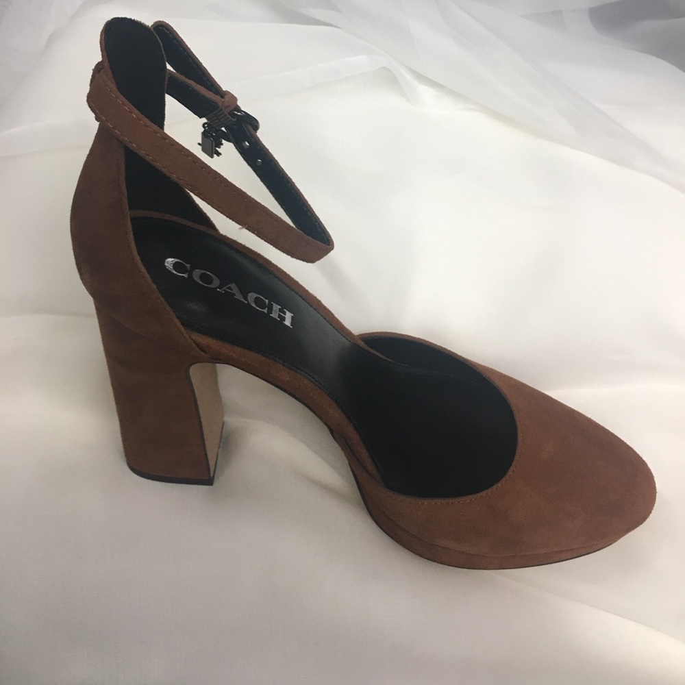 Coach Chrystle Lux 4in Block heel😍