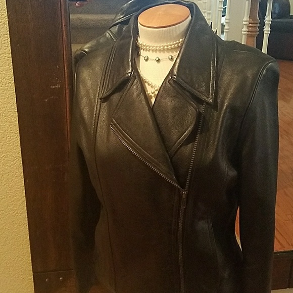 danier Jackets & Blazers - Danier Leather Bomber Jacket Women's Size 6-8