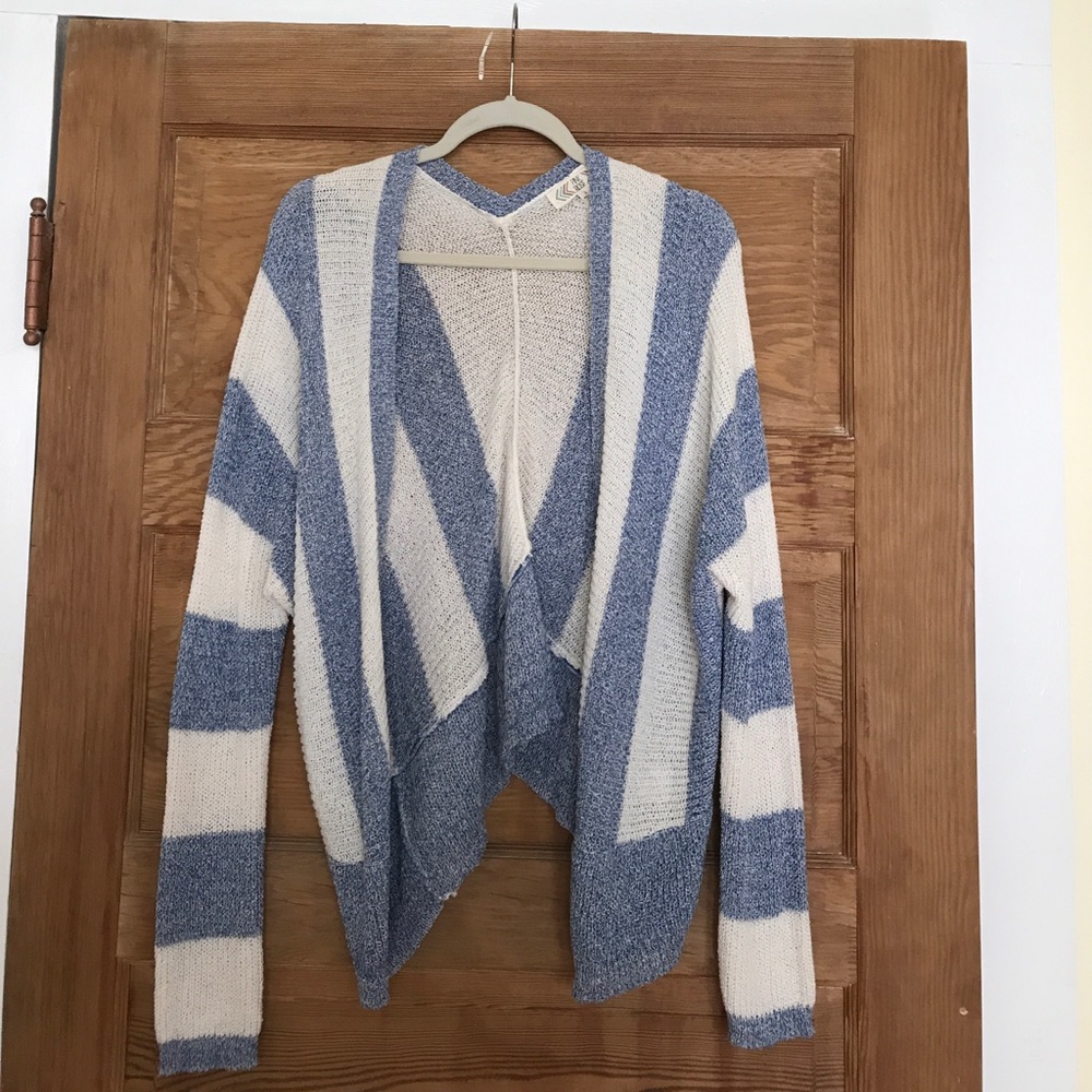 Light weight sweater