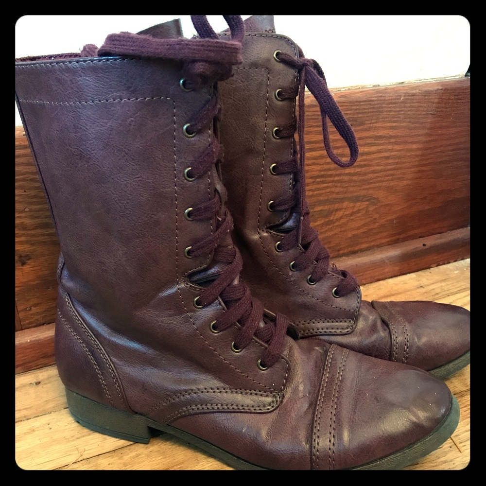 Maroon lace-up boots