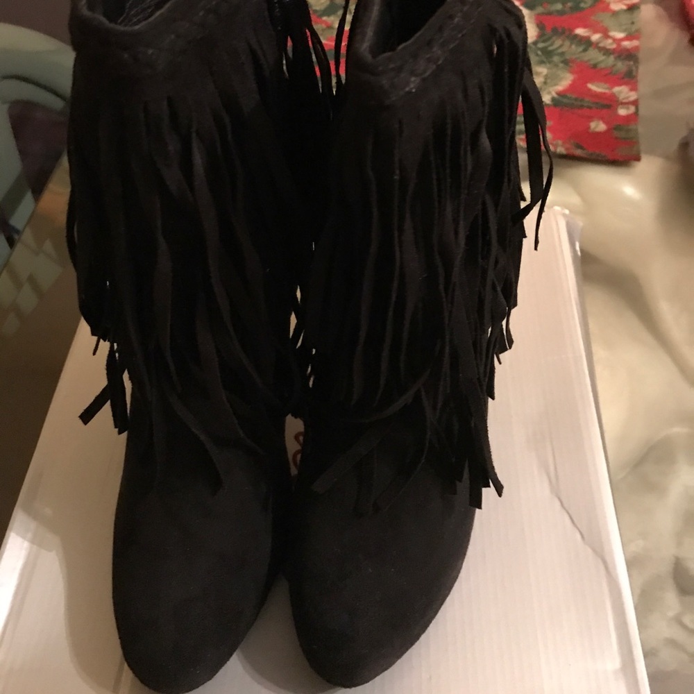 Fringe boots worn once