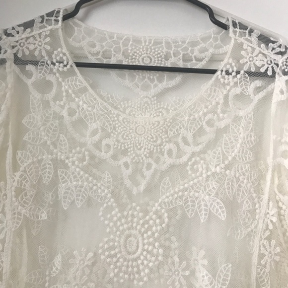 Lace Top with long sleeves - Picture 4 of 6