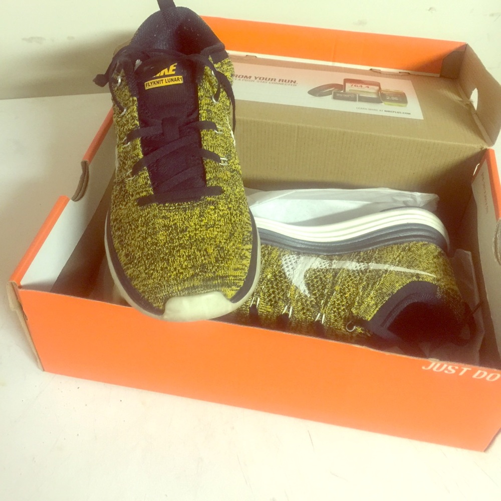 Nike women Flyonit Lunar1+ running shoes