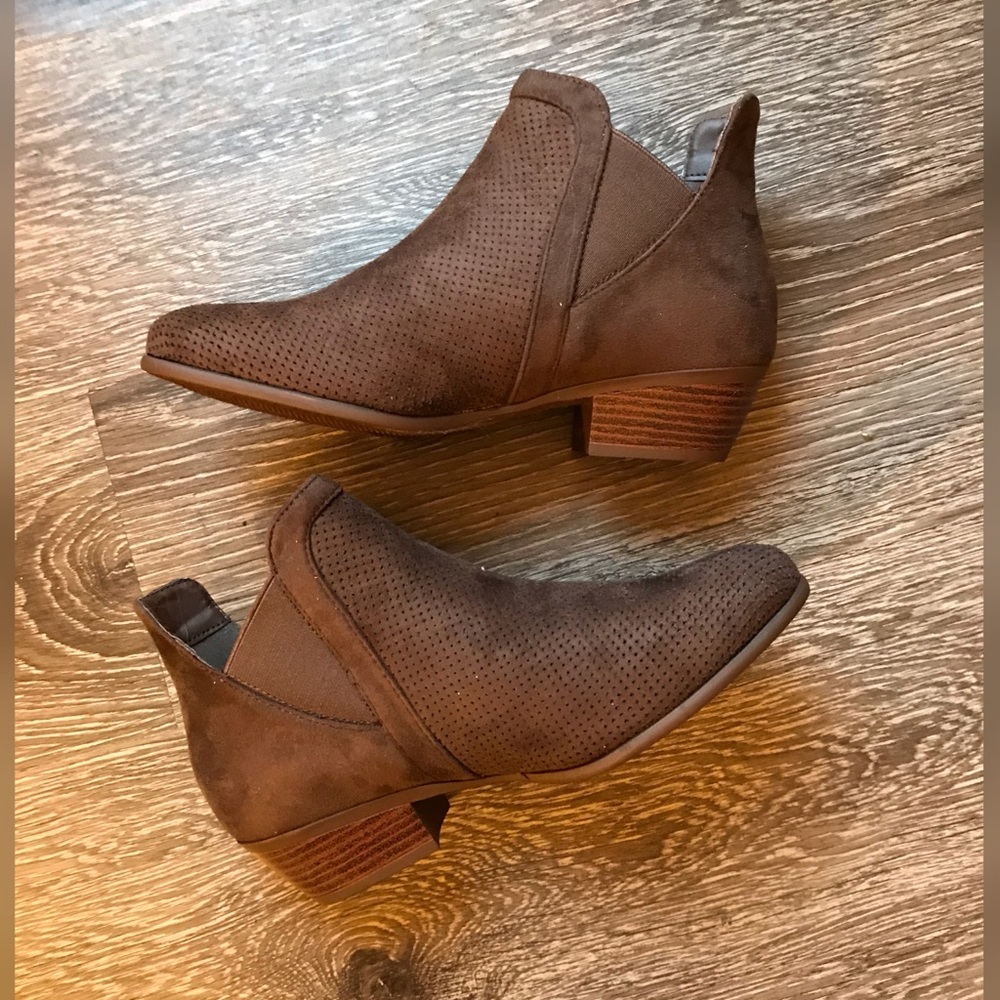 Amber Mocha Booties - Picture 2 of 7