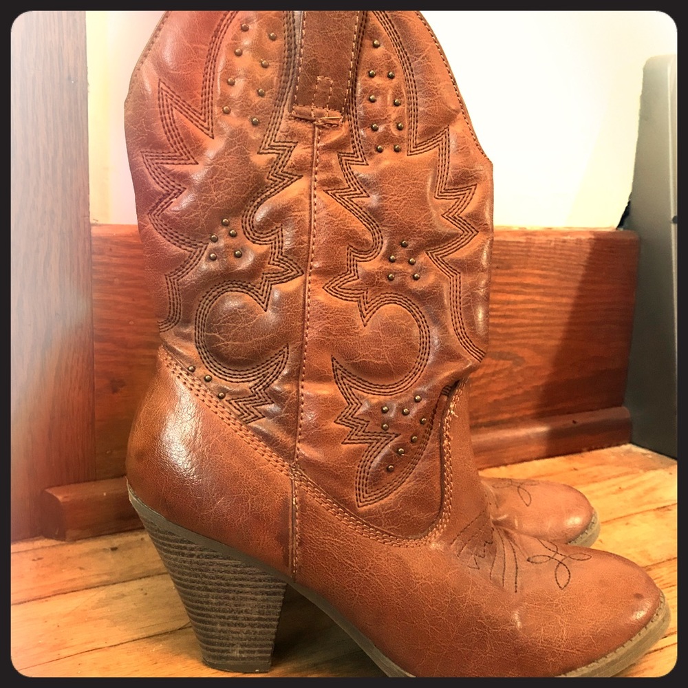 Heeled cowgirl boots