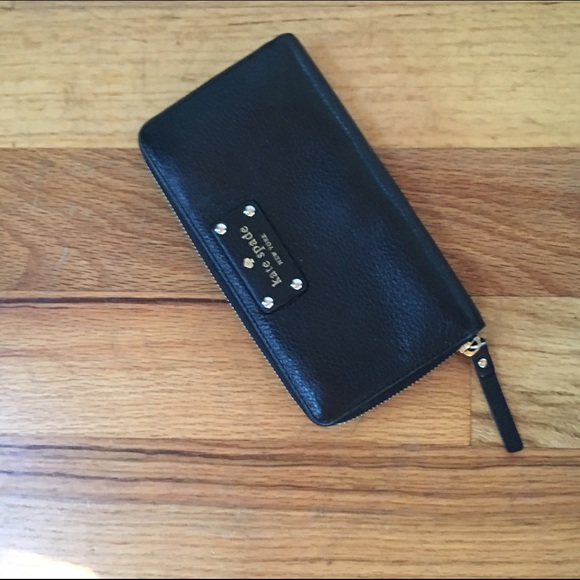 New Kate Spade Wallet - Picture 1 of 4