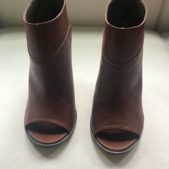 NEW in box open toe heel - Picture 3 of 6