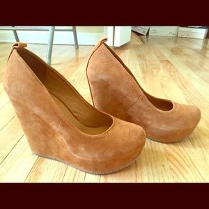 Chestnut brown suede wedges