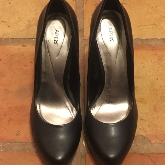 Heels - Picture 2 of 3