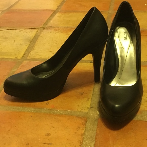 Heels - Picture 3 of 3