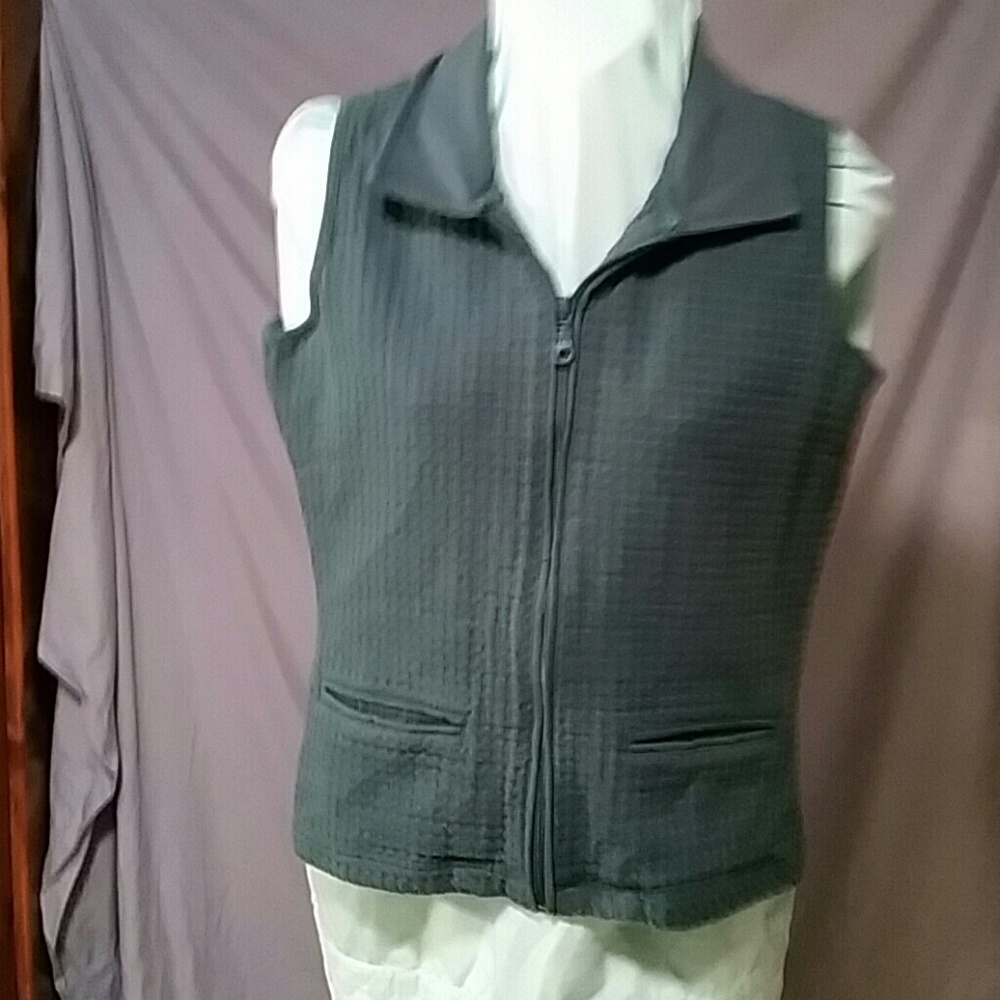 Cabelas green vest