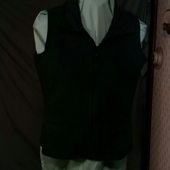 Cabelas green vest - Picture 2 of 8