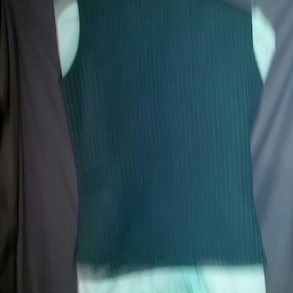 Cabelas green vest - Picture 3 of 8