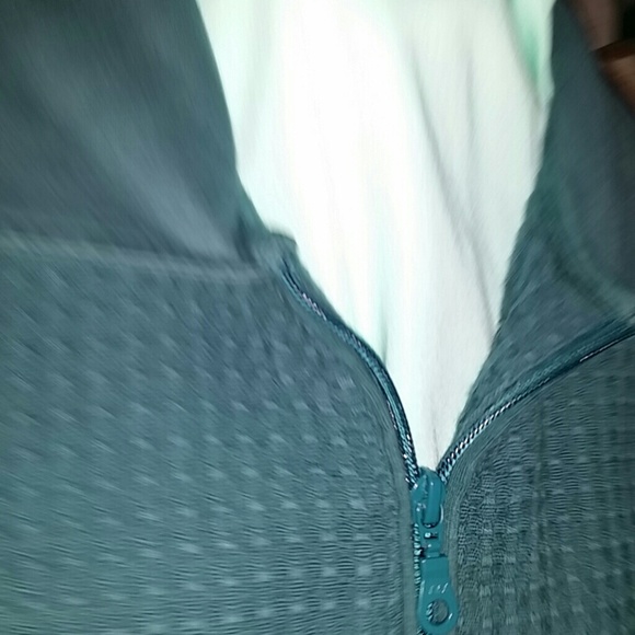 Cabelas green vest - Picture 5 of 8