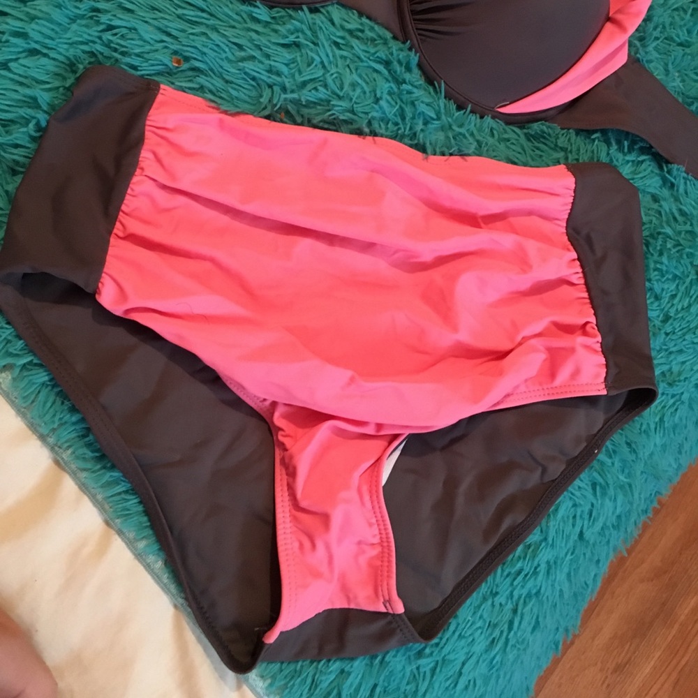 Bikini - Picture 3 of 4