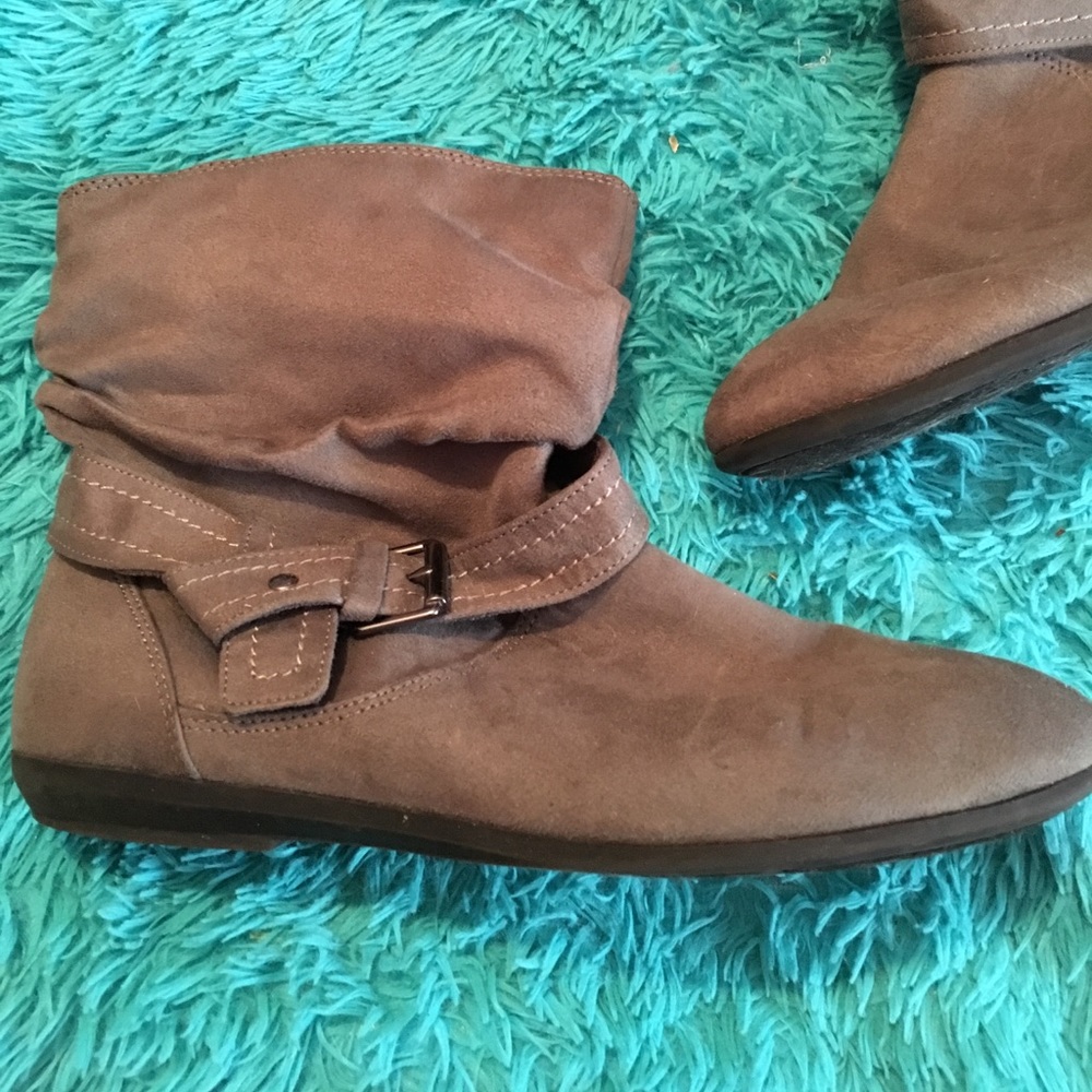 Boots - Picture 2 of 3