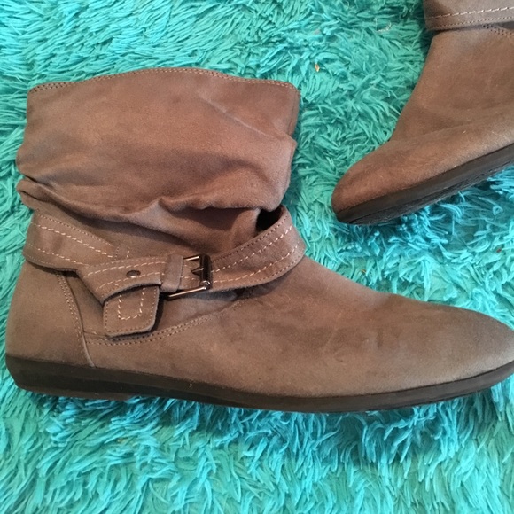 Boots - Picture 2 of 3