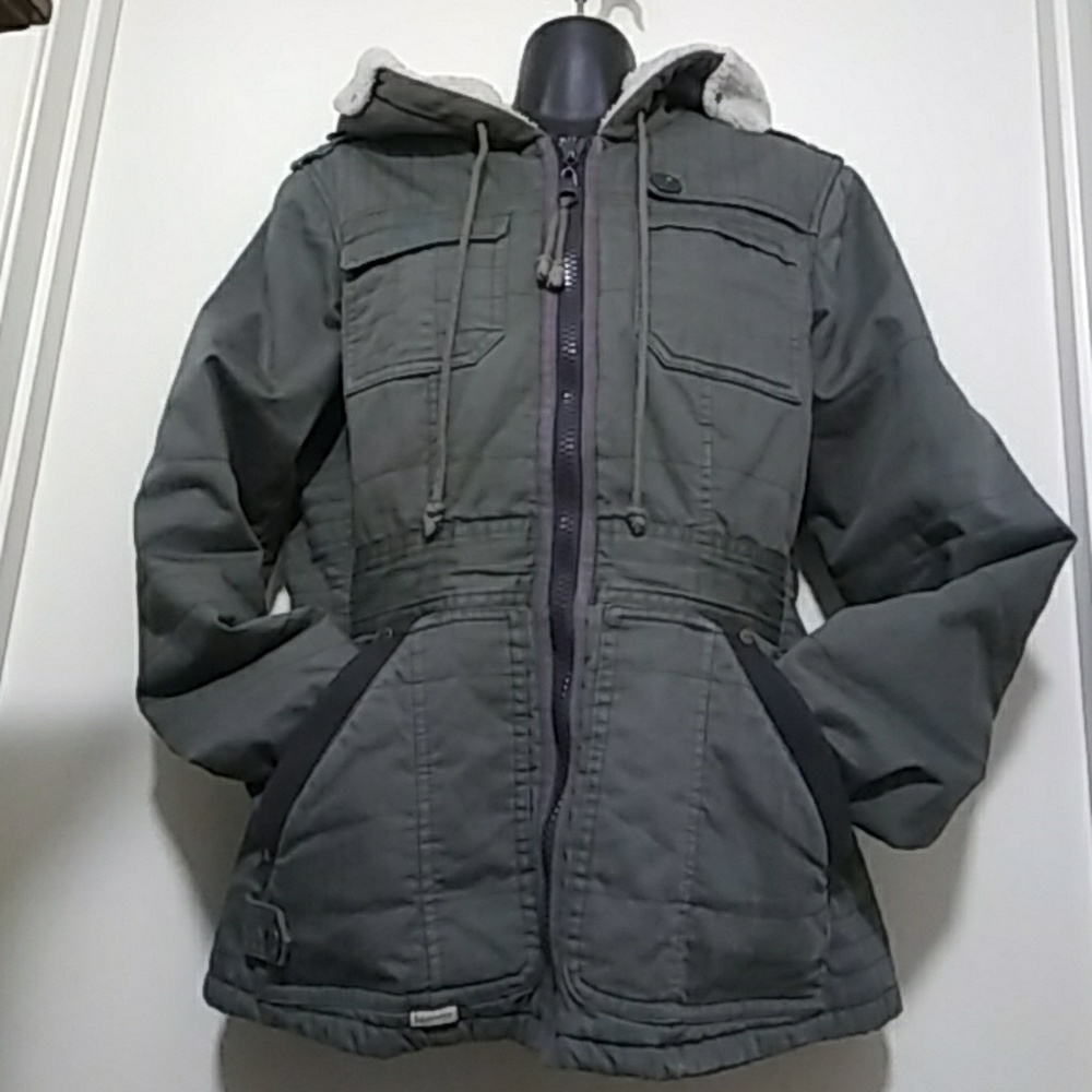 ⬇$22 Jacket with Hoodie ❄❄