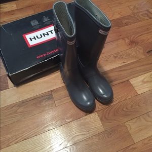Women's gray Hunter rain boots size 7
