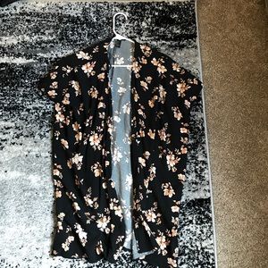 Short sleeve floral kimono