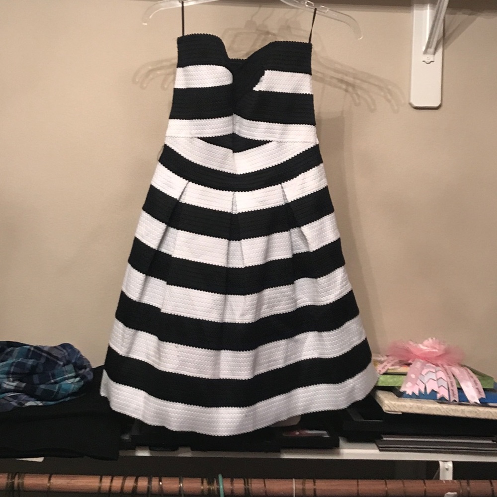 Black & white strapless dress