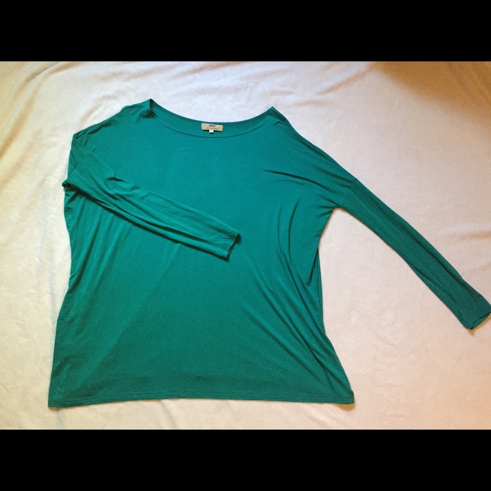 Green/Tea Piko long sleeve top.