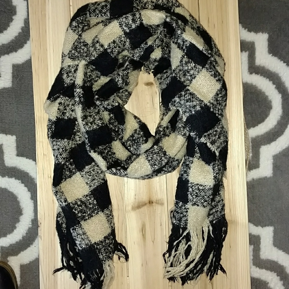 (CHARLOTTE RUSSE) FALL SCARF - Picture 2 of 7