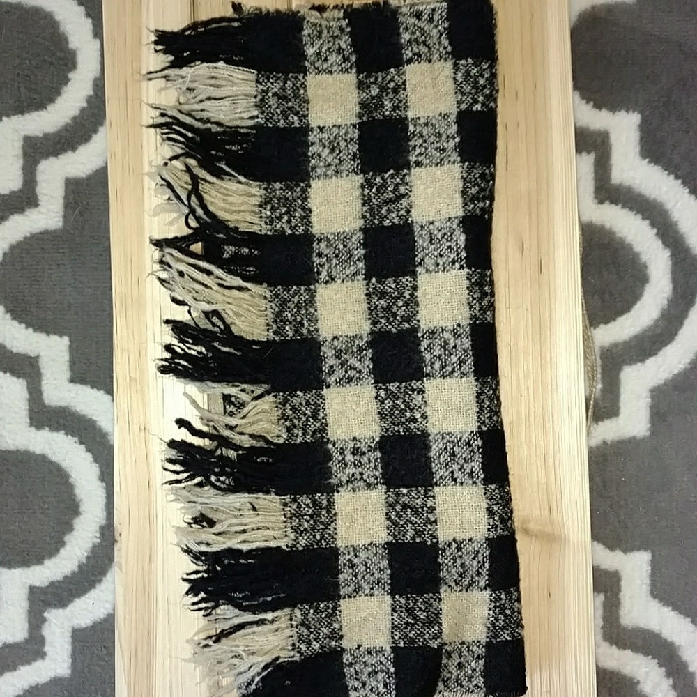 (CHARLOTTE RUSSE) FALL SCARF - Picture 4 of 7