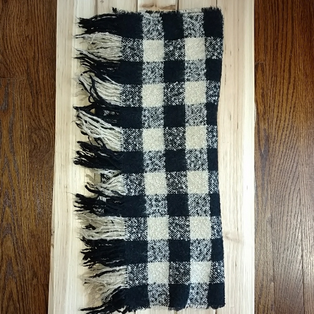 (CHARLOTTE RUSSE) FALL SCARF - Picture 5 of 7
